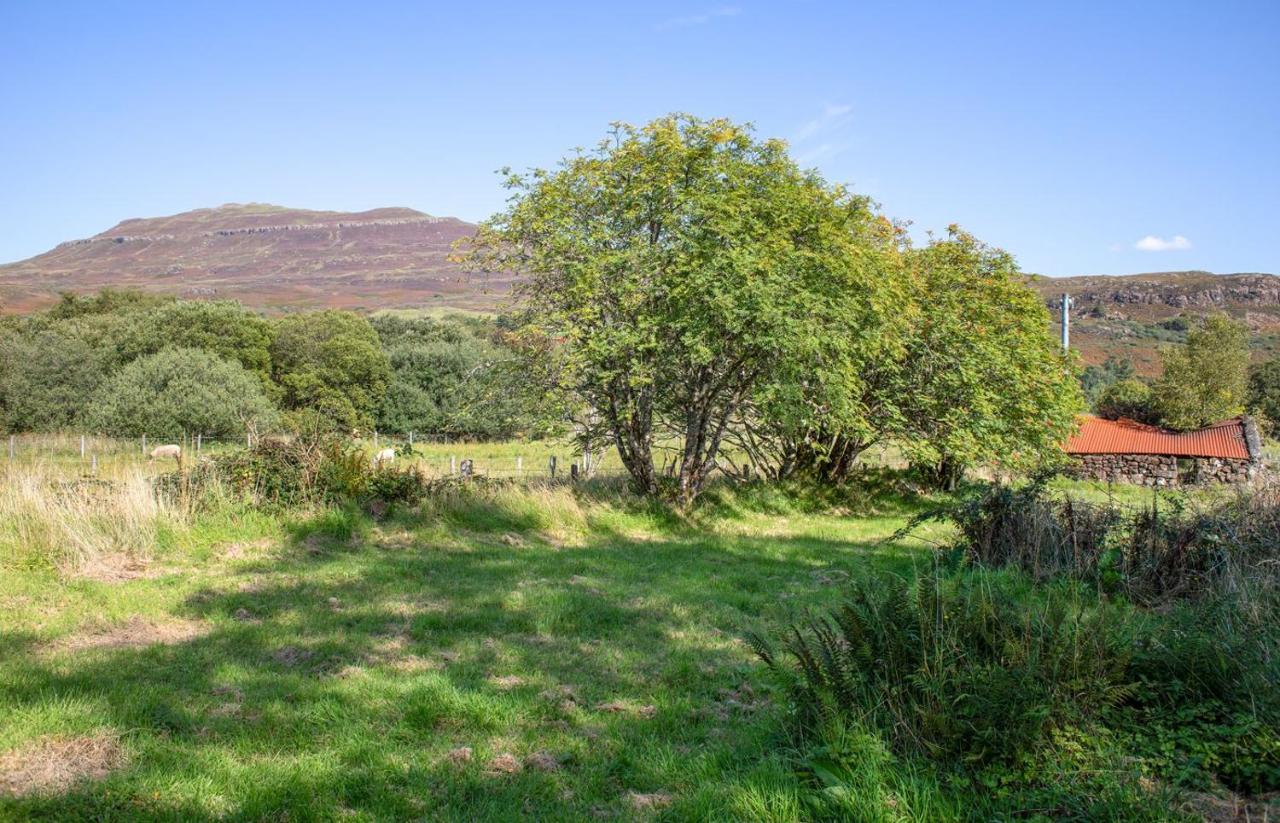 Half Of 12 Camustianavaig Villa Camastianavaig Exteriör bild